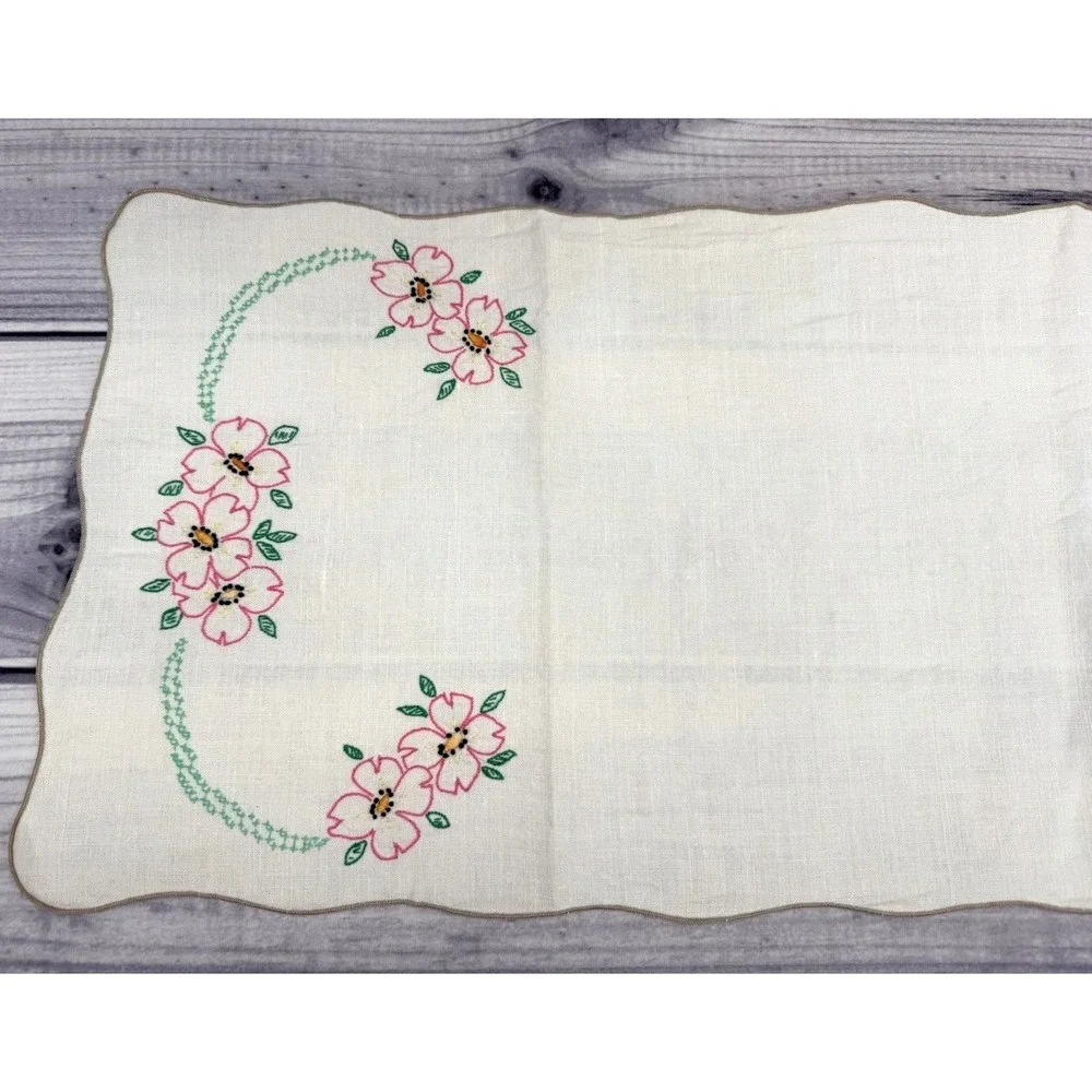 VINTAGE EMBROIDERED TABLE RUNNER / SCARF 36